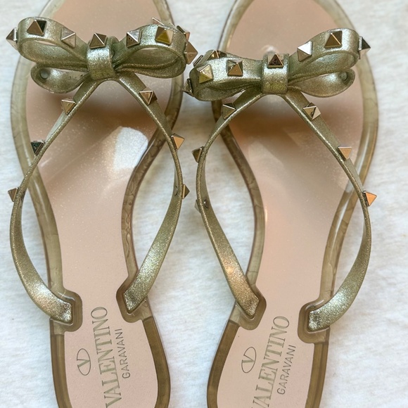 Women’s Valentino rock, stud, jelly flip-flops - Picture 4 of 8